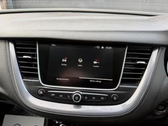 Vauxhall Grandland X 1.6 13.2kWh Business Edition Nav Premium Auto 4WD Euro 6 (s/s) 5