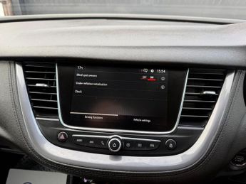 Vauxhall Grandland X 1.6 13.2kWh Business Edition Nav Premium Auto 4WD Euro 6 (s/s) 5