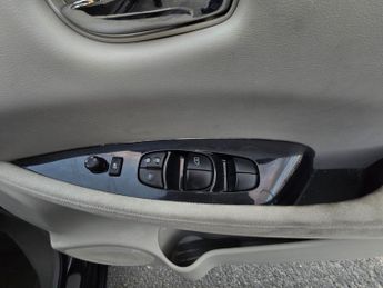 Nissan Leaf 24kWh Auto 5dr