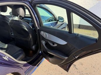 Mercedes-Benz C Class 2.0 C220d AMG Line (Premium Plus) G-Tronic+ Euro 6 (s/s) 4dr