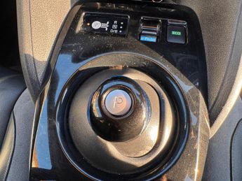 Nissan Leaf 40kWh Tekna Hatchback 5dr Electric Auto (150 ps)