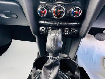 MINI Hatch 1.5 Cooper Auto Euro 6 (s/s) 3dr