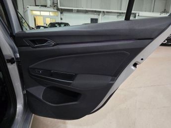 Volkswagen Golf 1.5 eTSI MHEV Style DSG Euro 6 (s/s) 5dr