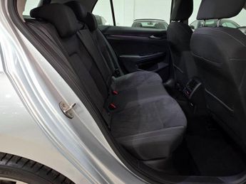 Volkswagen Golf 1.5 eTSI MHEV Style DSG Euro 6 (s/s) 5dr