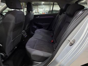 Volkswagen Golf 1.5 eTSI MHEV Style DSG Euro 6 (s/s) 5dr