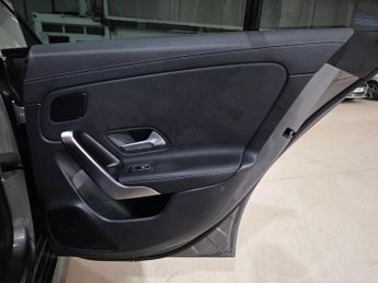 Mercedes-Benz CLA 1.3 CLA250e 15.6kWh AMG Line (Premium Plus) Coupe 8G-DCT Euro 6 