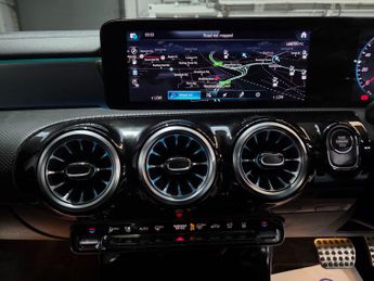 Mercedes-Benz CLA 1.3 CLA250e 15.6kWh AMG Line (Premium Plus) Coupe 8G-DCT Euro 6 