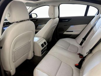 Jaguar XE 2.0d Portfolio Auto AWD Euro 6 (s/s) 4dr