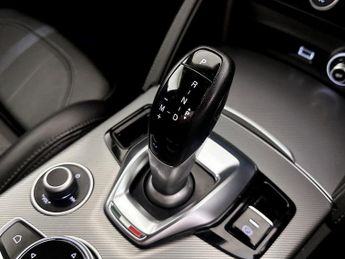 Alfa Romeo Stelvio 2.2 TD Veloce Auto Q4 AWD Euro 6 (s/s) 5dr