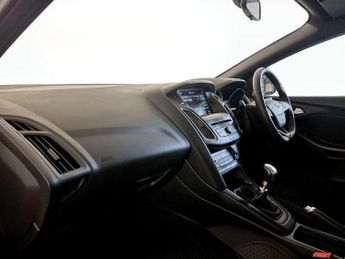 Ford Focus 1.0T EcoBoost ST-Line Euro 6 (s/s) 5dr