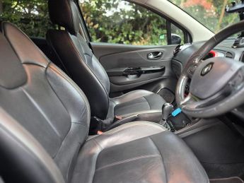 Renault Captur 1.2 TCe ENERGY Signature Nav Auto Euro 6 (s/s) 5dr