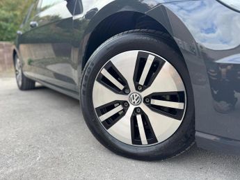 Volkswagen e-Golf 35.8kWh e-Golf Auto 5dr