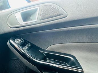 Ford Fiesta 1.6 Titanium Powershift Euro 5 5dr