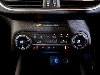 Ford Focus 1.0T EcoBoost MHEV Titanium Edition Euro 6 (s/s) 5dr