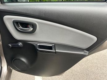 Toyota Yaris 1.5 VVT-h Icon E-CVT Euro 6 (s/s) 5dr