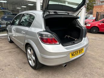 Vauxhall Astra 1.8i 16v SRi 5dr
