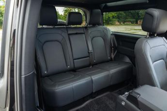 Land Rover Defender 90 3.0 D250 MHEV X-Dynamic HSE Auto 4WD Euro 6 (s/s) 3dr