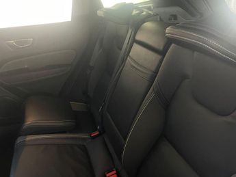 Volvo XC60 2.0 B5 MHEV R-Design Pro Auto AWD Euro 6 (s/s) 5dr