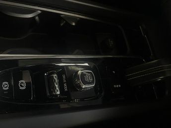 Volvo XC60 2.0 B5 MHEV R-Design Pro Auto AWD Euro 6 (s/s) 5dr