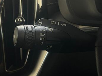 Volvo XC60 2.0 B5 MHEV R-Design Pro Auto AWD Euro 6 (s/s) 5dr