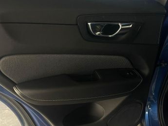 Volvo XC60 2.0 B5 MHEV R-Design Pro Auto AWD Euro 6 (s/s) 5dr