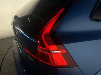 Volvo XC60 2.0 B5 MHEV R-Design Pro Auto AWD Euro 6 (s/s) 5dr