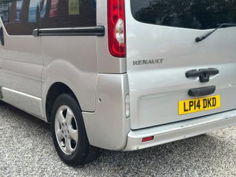 Renault Trafic 2.0 TD dCi LL27 Phase 3 Minibus 4dr Diesel QS6 (9 Seats) (115 bh