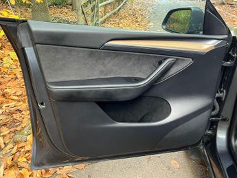 Tesla Model Y (Dual Motor) Long Range Auto 4WDE 5dr