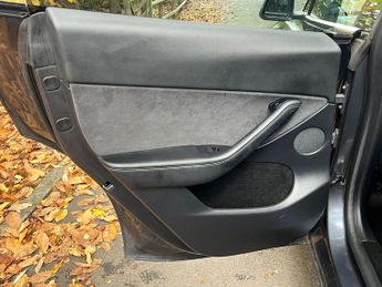 Tesla Model Y (Dual Motor) Long Range Auto 4WDE 5dr