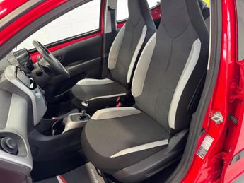 Toyota AYGO 1.0 VVT-i x-play x-shift Euro 5 5dr Euro 5