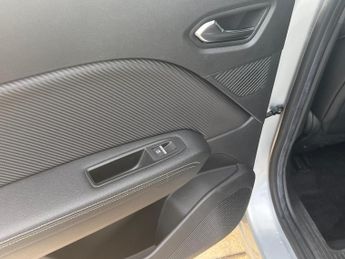 Renault Captur 1.6 E-TECH E-Tech engineered Auto Euro 6 (s/s) 5dr