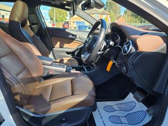 Mercedes-Benz GLA 2.1 GLA220d AMG Line (Premium Plus) 7G-DCT 4MATIC Euro 6 (s/s) 5