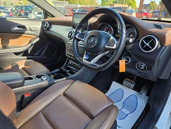 Mercedes-Benz GLA 2.1 GLA220d AMG Line (Premium Plus) 7G-DCT 4MATIC Euro 6 (s/s) 5