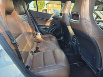 Mercedes-Benz GLA 2.1 GLA220d AMG Line (Premium Plus) 7G-DCT 4MATIC Euro 6 (s/s) 5