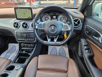 Mercedes-Benz GLA 2.1 GLA220d AMG Line (Premium Plus) 7G-DCT 4MATIC Euro 6 (s/s) 5