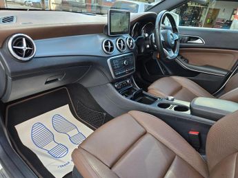 Mercedes-Benz GLA 2.1 GLA220d AMG Line (Premium Plus) 7G-DCT 4MATIC Euro 6 (s/s) 5