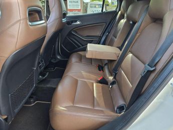 Mercedes-Benz GLA 2.1 GLA220d AMG Line (Premium Plus) 7G-DCT 4MATIC Euro 6 (s/s) 5