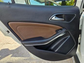 Mercedes-Benz GLA 2.1 GLA220d AMG Line (Premium Plus) 7G-DCT 4MATIC Euro 6 (s/s) 5