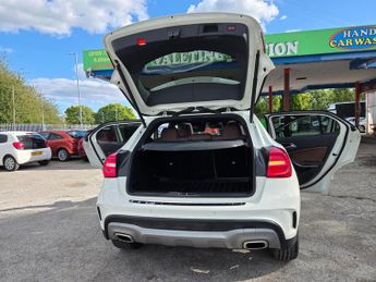 Mercedes-Benz GLA 2.1 GLA220d AMG Line (Premium Plus) 7G-DCT 4MATIC Euro 6 (s/s) 5