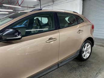 Volvo V40 Cross Country 1.6 D2 Lux Powershift Euro 5 (s/s) 5dr