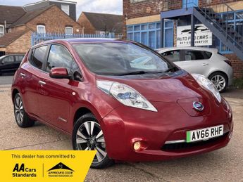 Nissan Leaf 30kWh Tekna Hatchback 5dr Electric Auto (109 bhp)