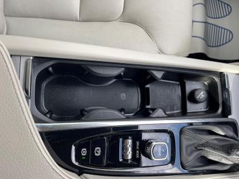 Volvo XC90 2.0 D5 Momentum Geartronic 4WD Euro 6 (s/s) 5dr