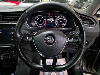 Volkswagen Tiguan 2.0 TSI SEL DSG 4Motion Euro 6 (s/s) 5dr