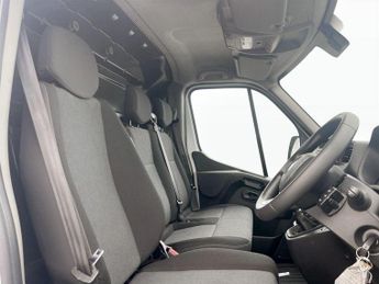 Renault Master 2.3 dCi ENERGY 35 Business FWD MWB Medium Roof Euro 6 (s/s) 4dr