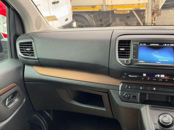 Toyota PROACE Verso 2.0D Family Medium MPV 5dr Diesel Auto MWB Euro 6 (s/s) (8 Seat)