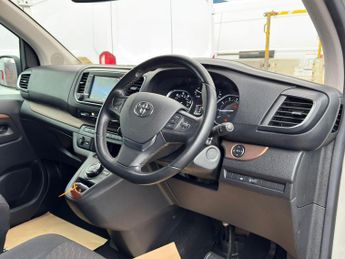 Toyota PROACE Verso 2.0D Family Medium MPV 5dr Diesel Auto MWB Euro 6 (s/s) (8 Seat)
