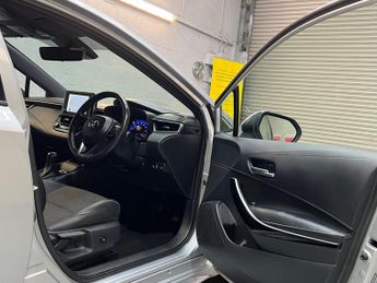 Toyota Corolla 1.8 VVT-h Design CVT Euro 6 (s/s) 5dr