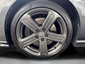 VOLKSWAGEN GOLF 2.0 TSI R Hatchback 5dr Petrol DSG 4Motion Euro 6 (s/s) (300 ps)