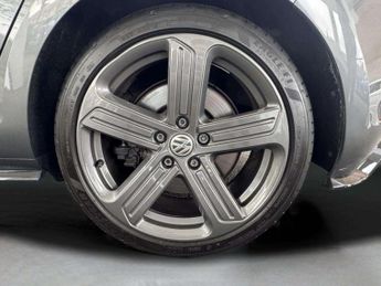 VOLKSWAGEN GOLF 2.0 TSI R Hatchback 5dr Petrol DSG 4Motion Euro 6 (s/s) (300 ps)