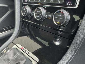 VOLKSWAGEN GOLF 2.0 TSI R Hatchback 5dr Petrol DSG 4Motion Euro 6 (s/s) (300 ps)